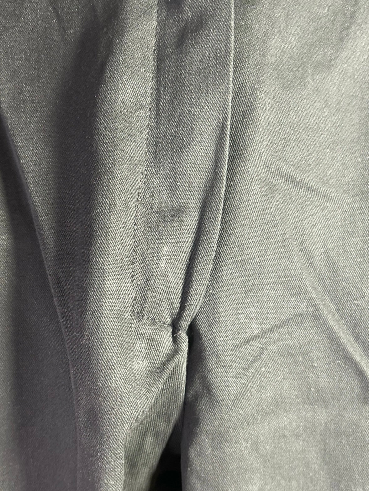 PANTALON AVEC COUTURES