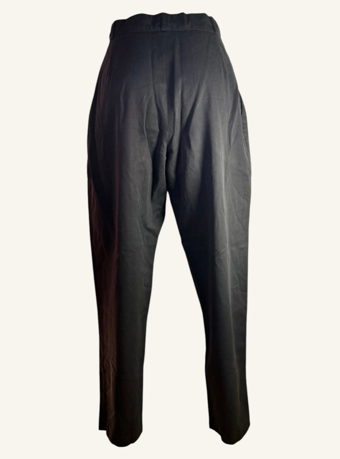 PANTALON AVEC COUTURES