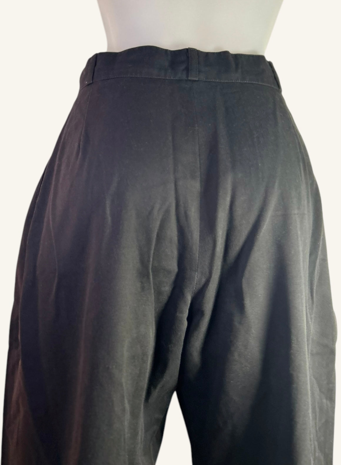 PANTALON AVEC COUTURES