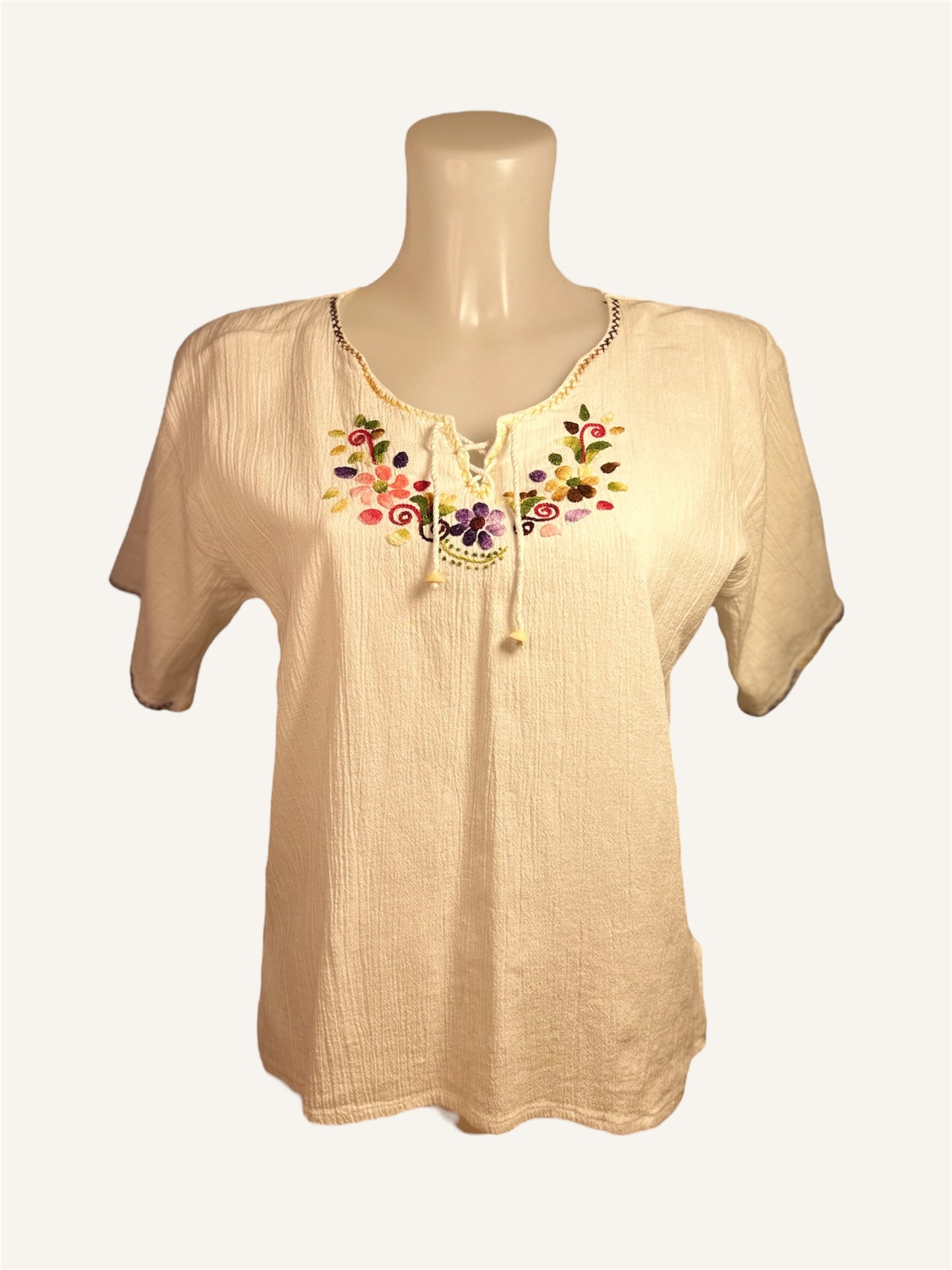 T-SHIRT MANCHE COURTE AVEC BRODERIE