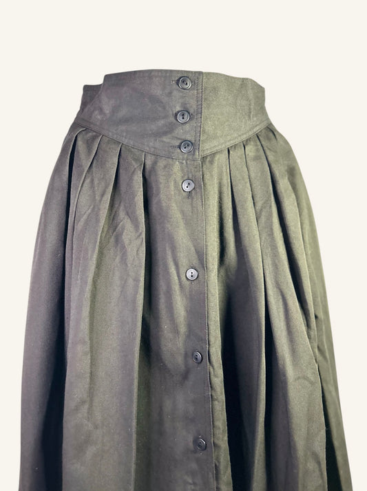 Jupe mi-longue boutonnée pour l'été
